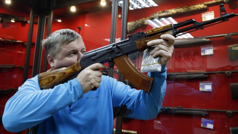 В Госдуме предложили ограничить мигрантам право приобретать оружие