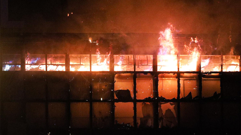 "Крокус Сити Холл" горит на 12.900 кв. м, пожар не локализован