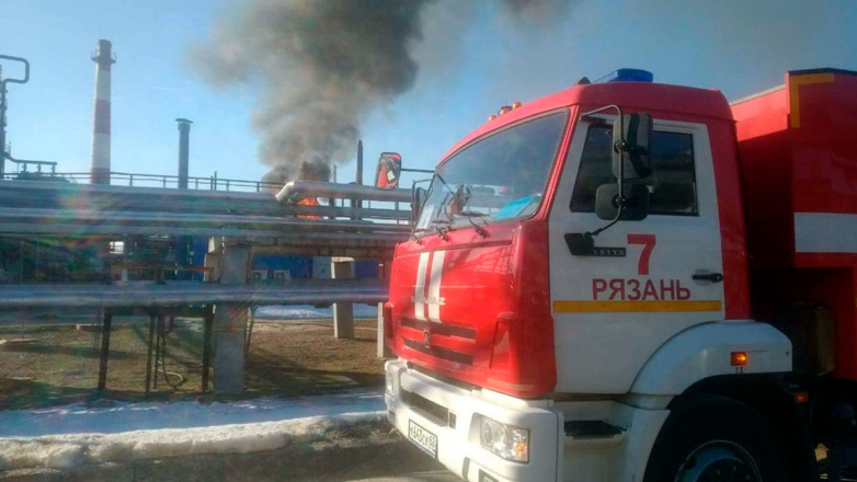 В Рязани загорелся нефтеперерабатывающий завод после удара БПЛА