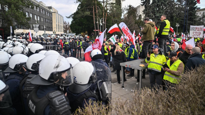 Протестующие фермеры в Варшаве вступили в стычки с полицией