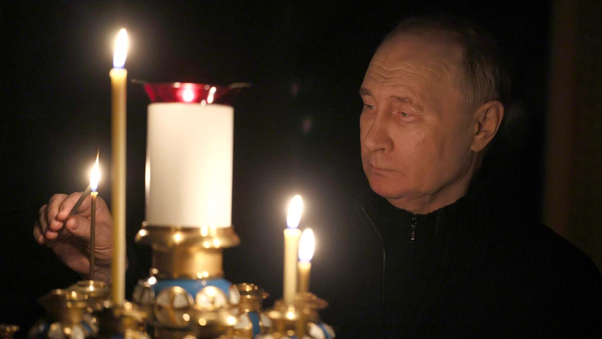 Путин почтил память погибших в результате теракта в "Крокус Сити Холле"