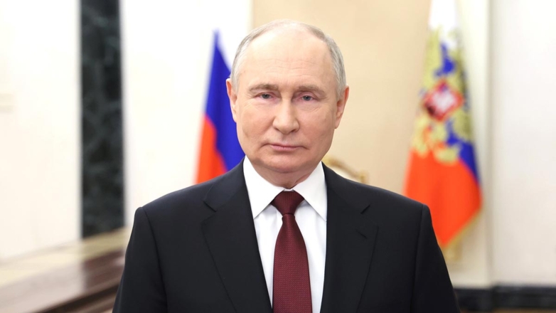 Владимир Путин посетил пасхальную службу в храме Христа Спасителя