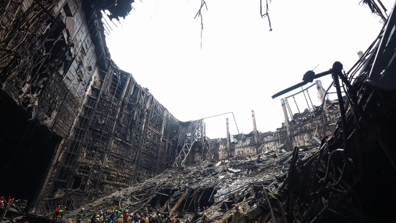 РИА Новости: крыша "Крокуса" при пожаре рухнула на площади 7 тыс. кв. метров