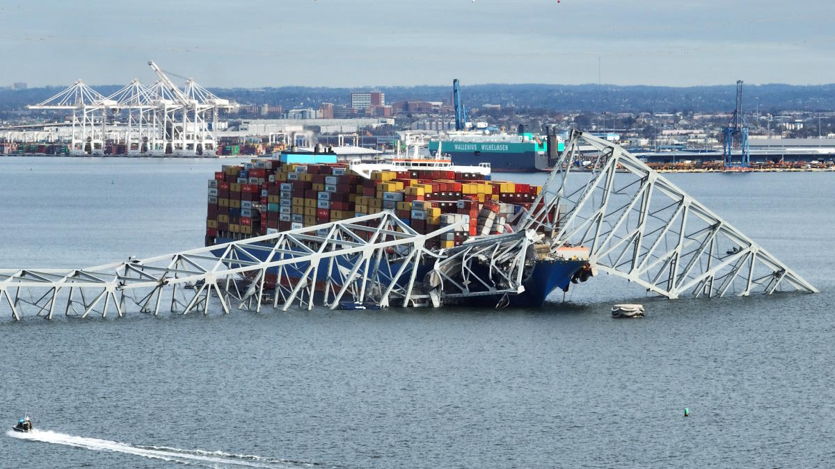 Шесть человек погибли при обрушении четырехполосного моста в Балтиморе
