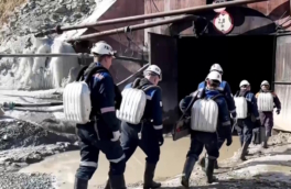 РИА Новости: вода почти полностью затопила рудник "Пионер", где завалило горняков