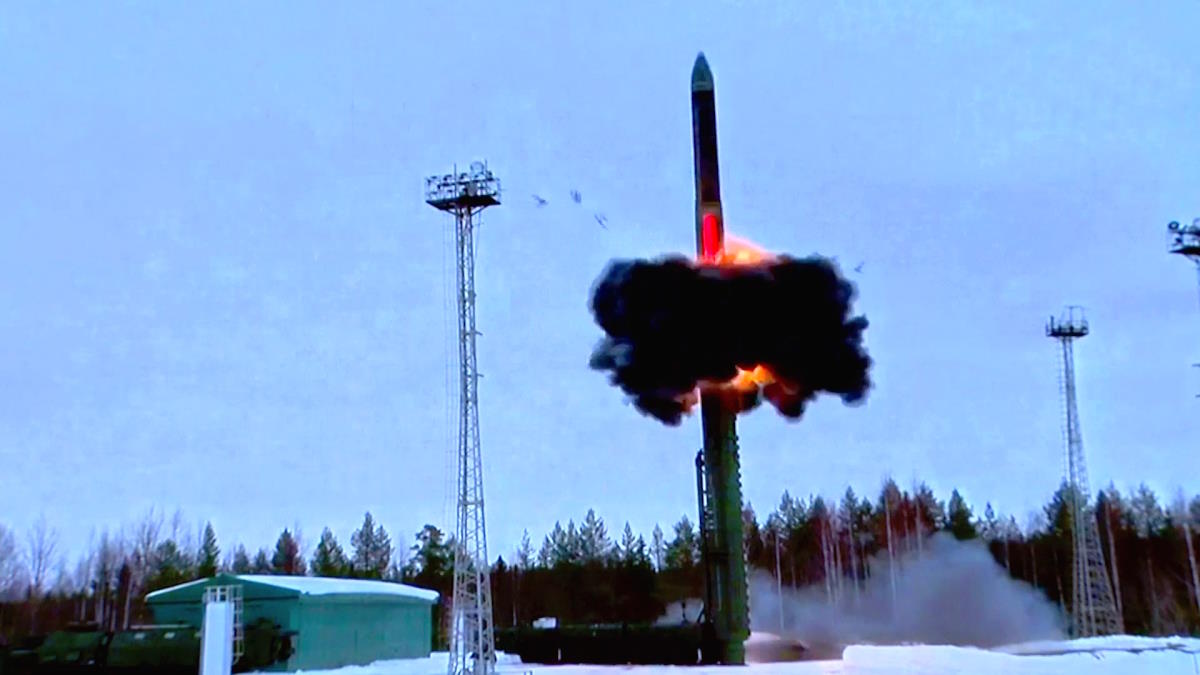 Минобороны РФ провело учебно-боевой пуск межконтинентальной ракеты 