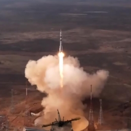 Ракета-носитель с кораблем "Союз МС-25" стартовала с Байконура со второй попытки