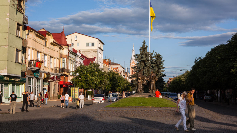 Жители Мукачево на Украине вышли на акцию против методов мобилизации в Закарпатье