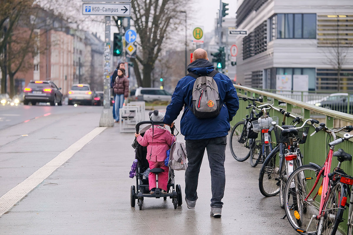 Отпуска отцов по уходу за ребенком распространены в Германии, Исландии и особенно популярны в скандинавских странах