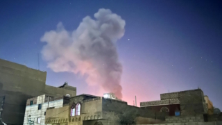 Al Mayadeen: США и Великобритания нанесли очередной удар по объектам хуситов в Йемене