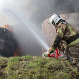 В Смоленской области на объектах ТЭК локализовали пожар после атаки украинских беспилотников