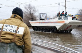 ТАСС: новый прорыв дамбы произошел в Орске, вода подступает к частным домам