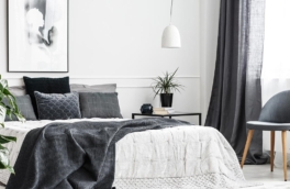 Как сочетать мягкую мебель и текстиль в спальне, чтобы интерьер был стильным: идеи от дизайнера