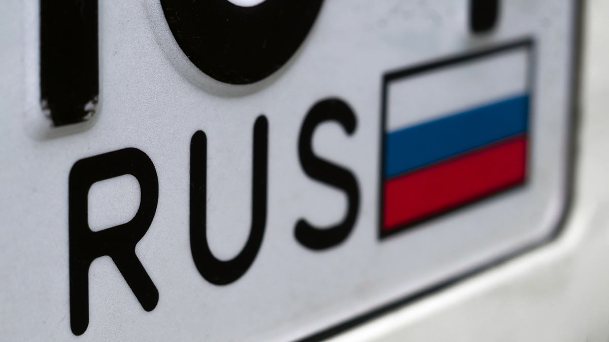 В Госдуме заявили, что флаг России на номерах авто может стать обязательным