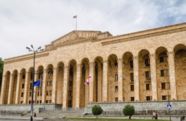 Парламент Грузии большинством голосов преодолел вето Зурабишвили на закон об иноагентах