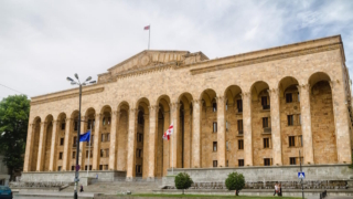 "Красный" уровень безопасности введен в парламенте Грузии из-за протестов