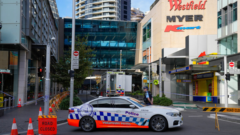 В Австралии полиция назвала причину нападения мужчины с ножом на посетителей торгового центра