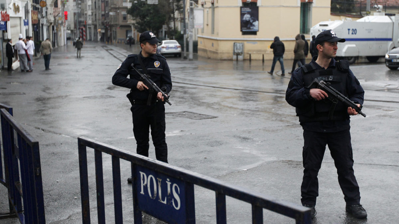 В Стамбуле неизвестные обстреляли отель