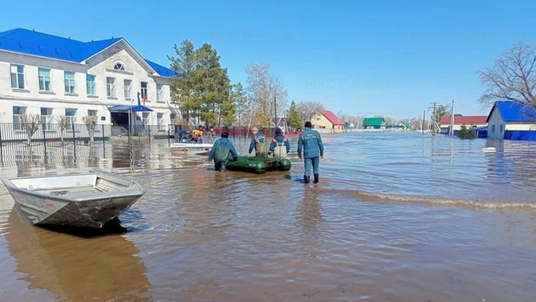 В МЧС признали беспрецедентный характер паводка в Поволжье и на Урале