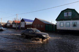 В поселке Тукай в Орске объявили эвакуацию из-за перелива воды через дамбу на границе с Казахстаном