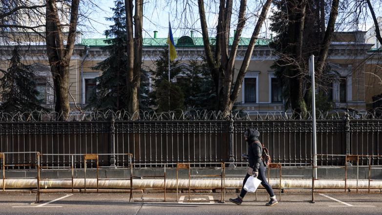Россия оставит неприкосновенным здание посольства Украины в Москве