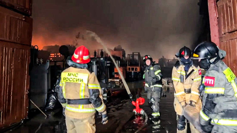 На территории Уралмашзавода в Екатеринбурге загорелся цех