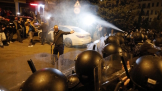В Тбилиси протестующие против закона об иноагентах устроили беспорядки