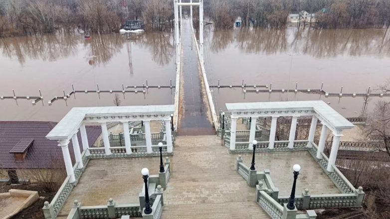 Уровень воды в реке Урал в Оренбурге вновь повысился за два часа