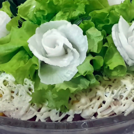 30 минут на кухне: салат "Белые розы" с кальмарами и овощами