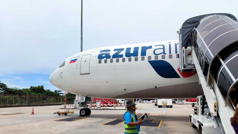 Самолёт авиакомпании Azur Air