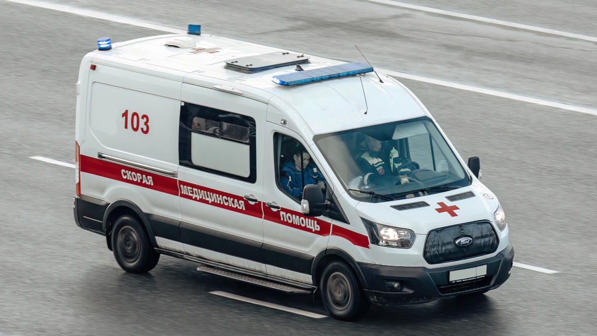 В больницу Махачкалы доставили 16 пострадавших при нападениях боевиков
