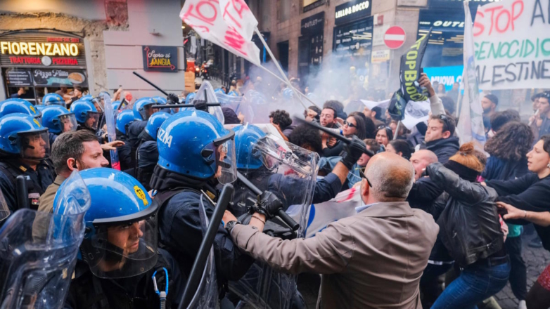 Столкновения между участниками протеста против НАТО и полицией в Неаполе