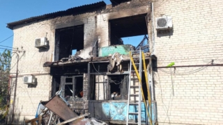 При разборе завалов обстрелянного ВСУ дома в Токмаке обнаружили первого погибшего