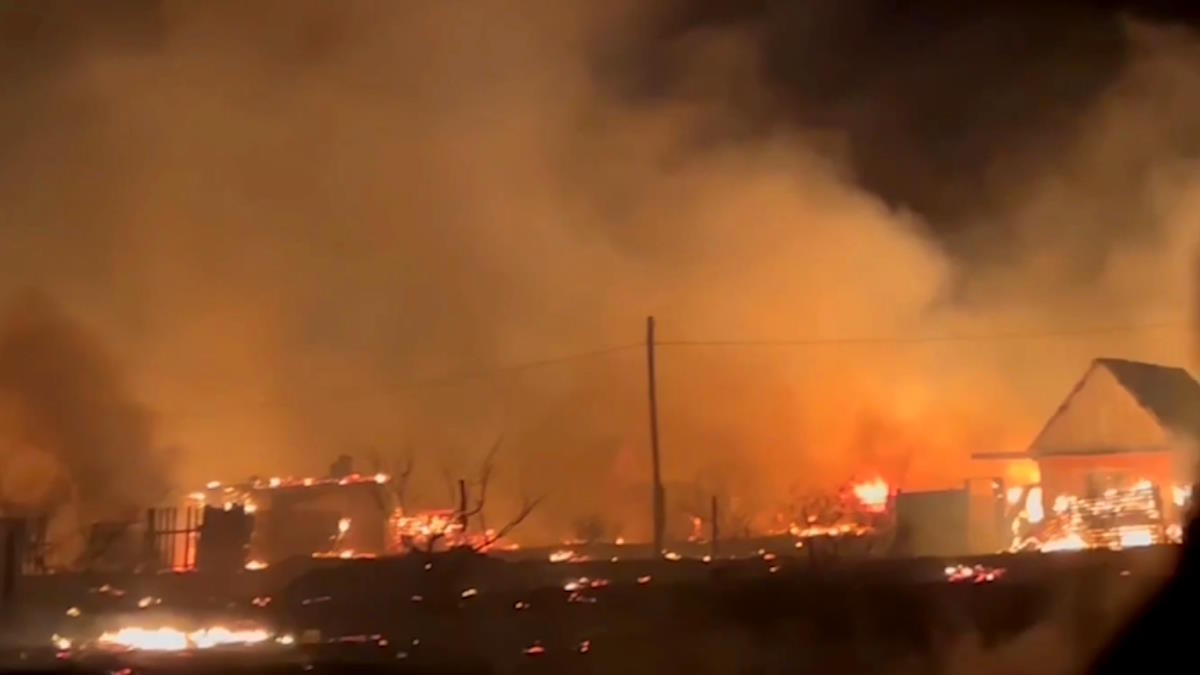 МЧС: площадь пожара в Бурятии увеличилась до 10.000 