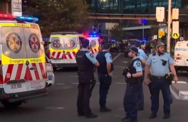 В Сиднее мужчина с ножом набросился на людей в торговом центре