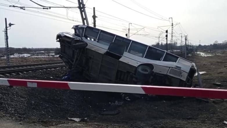 В Ярославской области возбуждено уголовное дело после столкновения поезда и автобуса