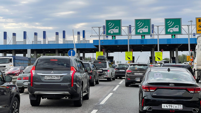 Въезд на платный участок трассы М-4 в Московской области