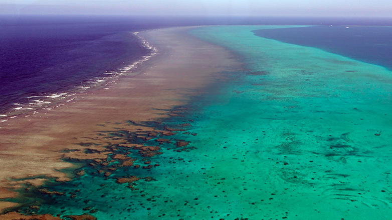 Вид с воздуха на риф Скарборо в Южно-Китайском море