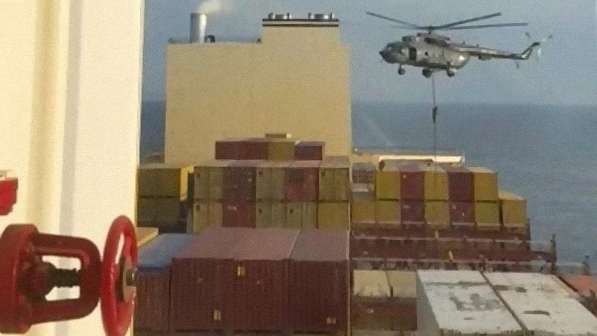 Россиянин, находящийся на борту захваченного иранцами судна, вышел на связь