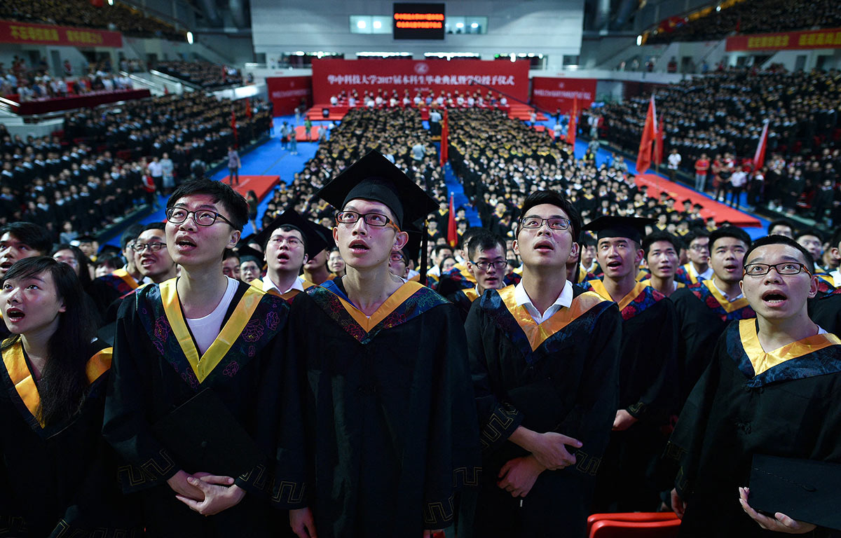 Cтуденты Хуачжунского университета науки и технологий
