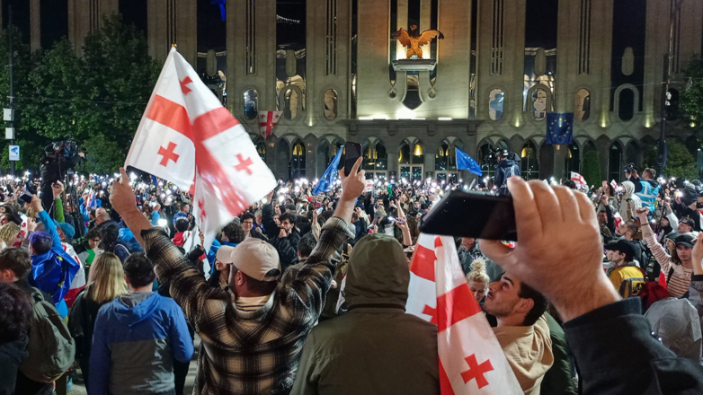 На митинге против закона об иноагентах в Грузии задержали 20 человек, в том числе россиянина