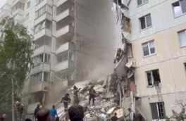 Спасатели достали женщину из-под завалов в Белгороде