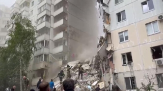 Спасатели достали женщину из-под завалов в Белгороде