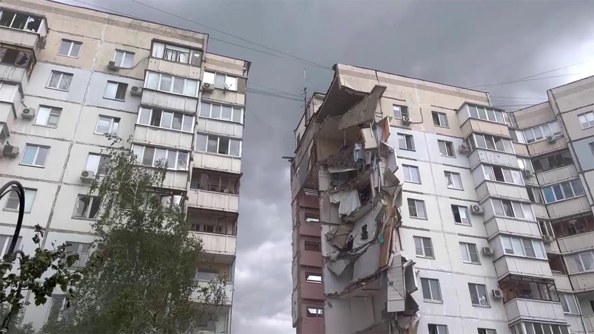 Обрушение подъезда дома в Белгороде в результате обстрела со стороны ВСУ.  Что известно к этому часу