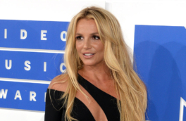 TMZ: близкие Бритни Спирс считают, что ей снова нужна опека, так как психическое здоровье певицы ухудшилось