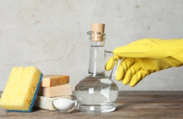 Только не уксус: 7 предметов в доме, которые нельзя чистить этим средством