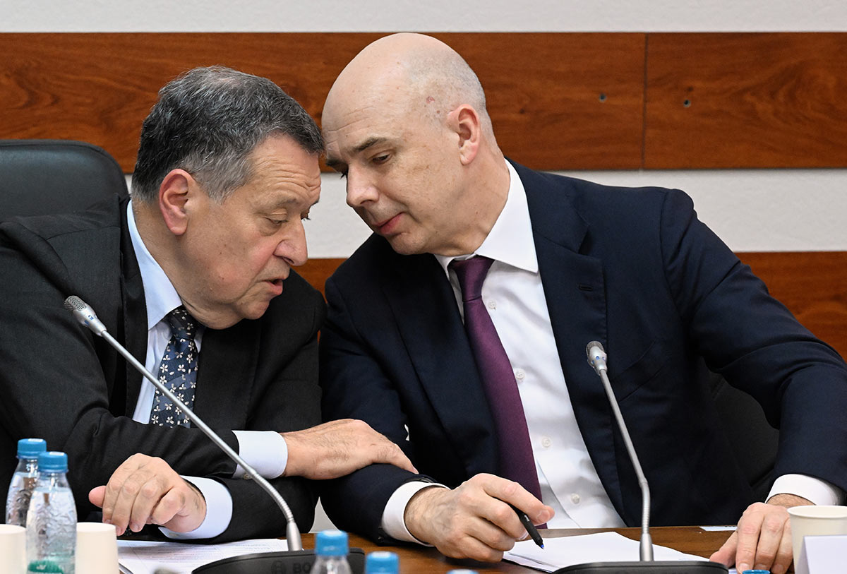 Председатель комитета ГД РФ по бюджету и налогам Андрей Макаров и министр финансов РФ Антон Силуанов