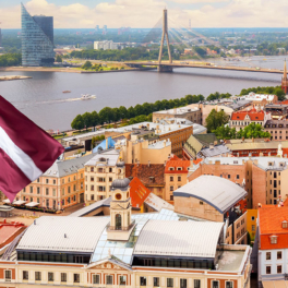 МИД РФ: около тысячи россиян были вынуждены покинуть Латвию