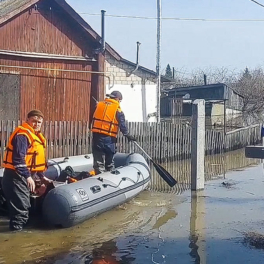 МЧС: в России за сутки от воды освободились 954 жилых дома