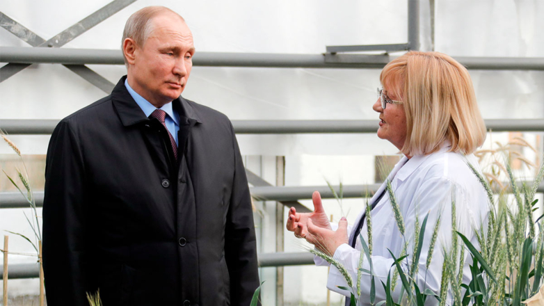 Президент России Владимир Путин и Людмила Беспалова